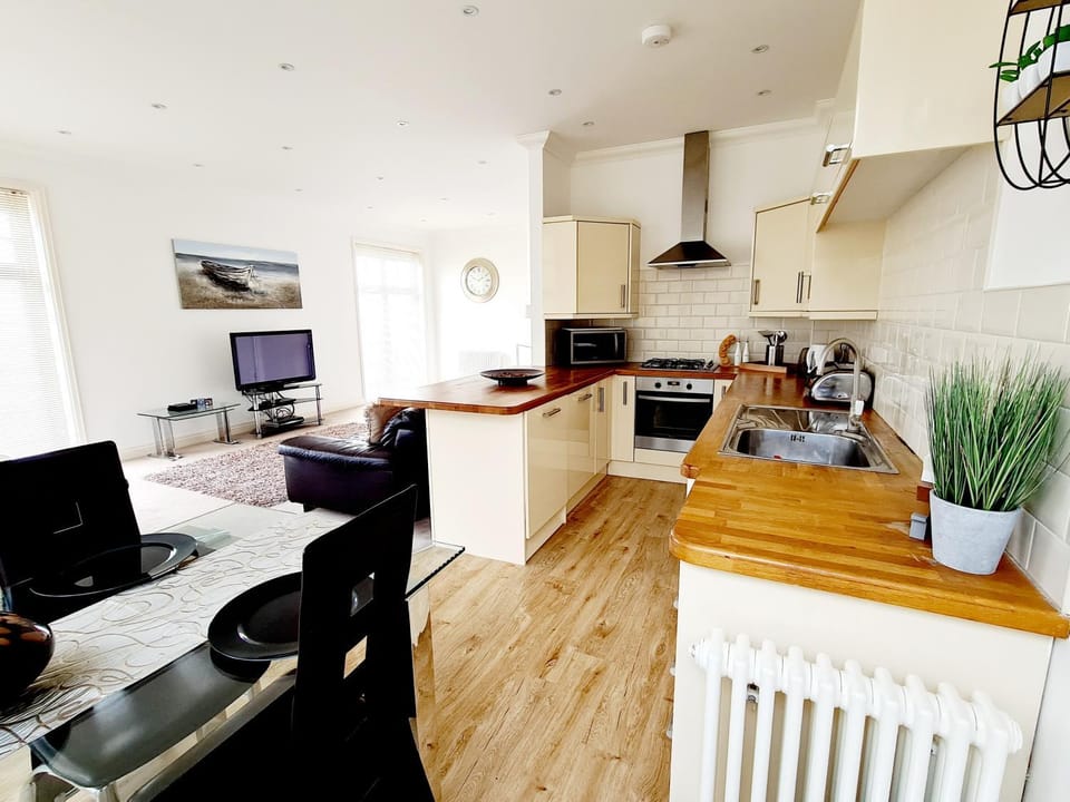 Seas the Day Beachfront Apartment Ramsgate - Sleeps 4 Apartment in Ramsgate