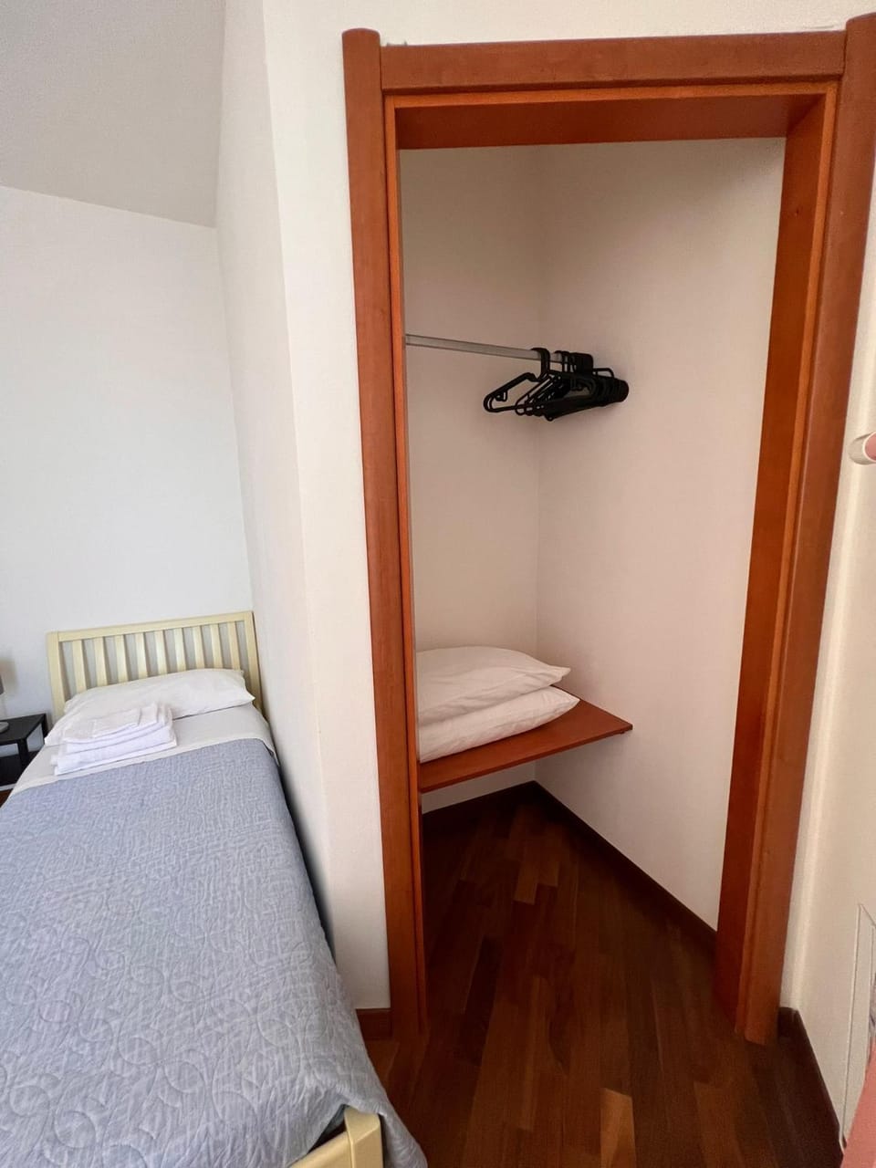 Bed, Photo of the whole room, Bedroom, wardrobe