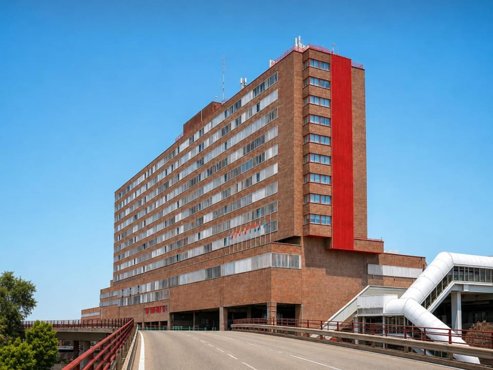 Property building, Facade/entrance, Day, Street view