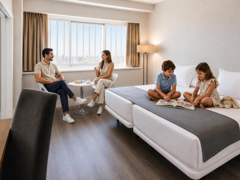 Bed, People, Living room, Photo of the whole room, Seating area, Bedroom, group of guests