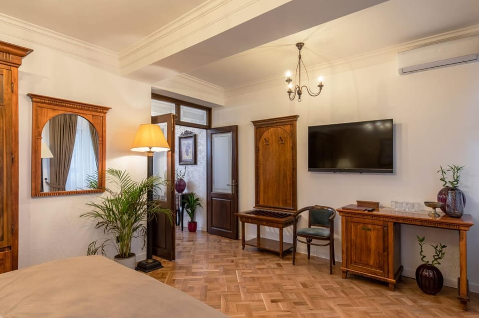 TV and multimedia, Photo of the whole room, Bedroom, air conditioner