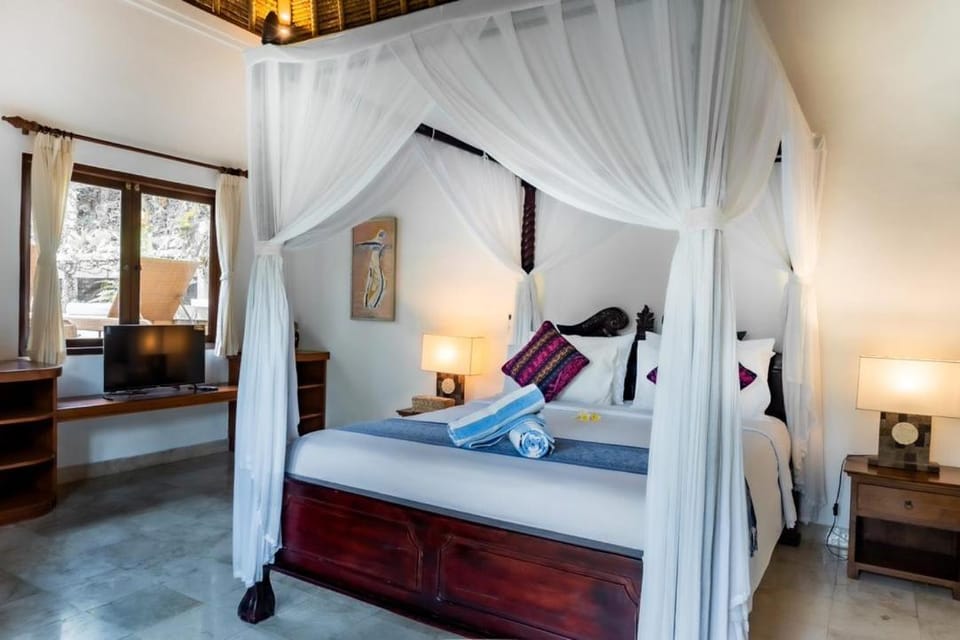 Bed, TV and multimedia, Photo of the whole room, Bedroom, locker, towels