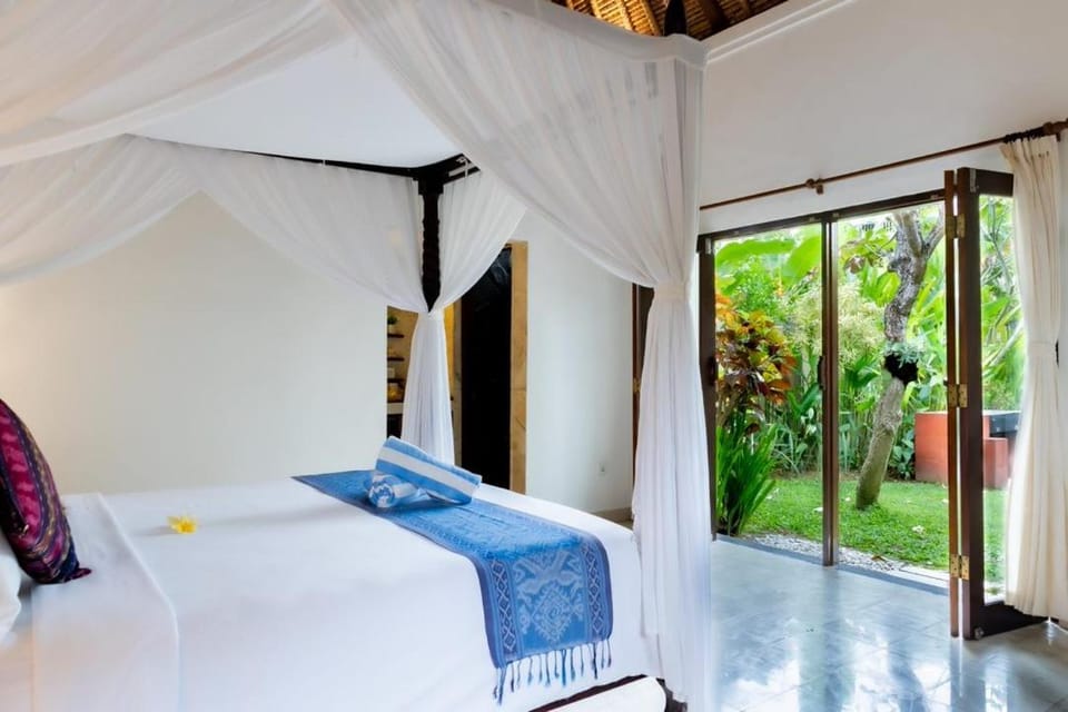 Bed, Natural landscape, Garden, View (from property/room), Balcony/Terrace, Photo of the whole room, Bedroom, Garden view, towels
