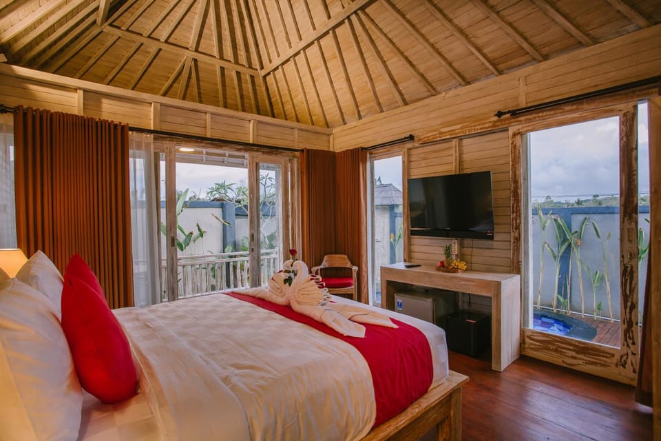 Bed, TV and multimedia, Bedroom