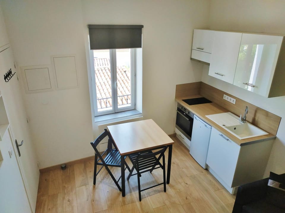Kitchen or kitchenette, Dining area, pet friendly, stove