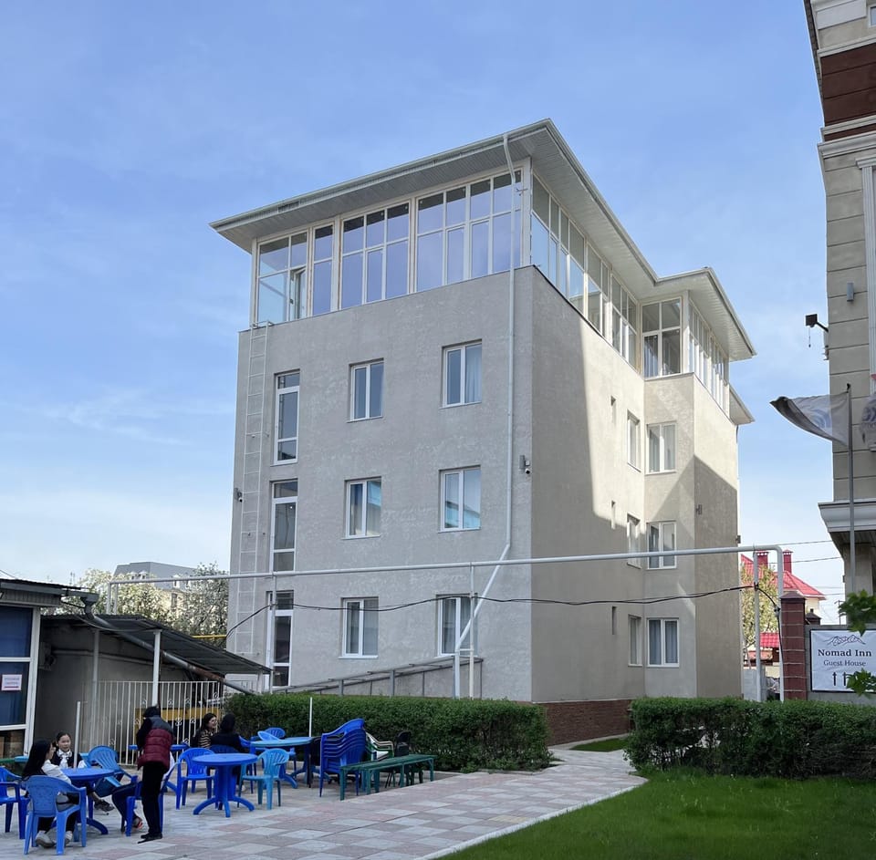 Property building, Day, Balcony/Terrace