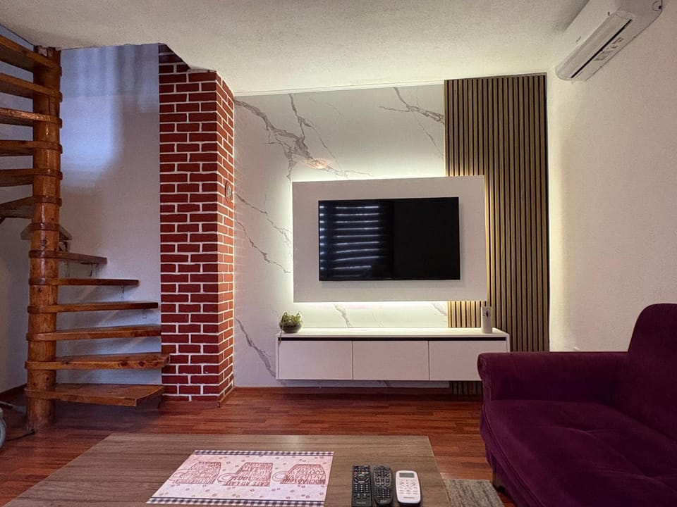 TV and multimedia, Living room, Seating area