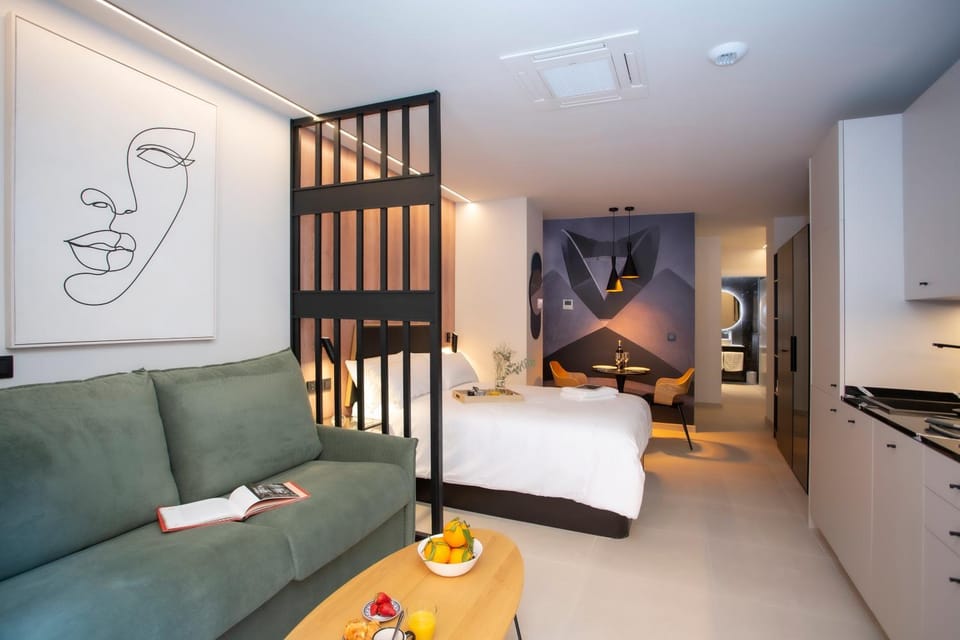 Bed, Decorative detail, Seating area, Dining area, kitchen