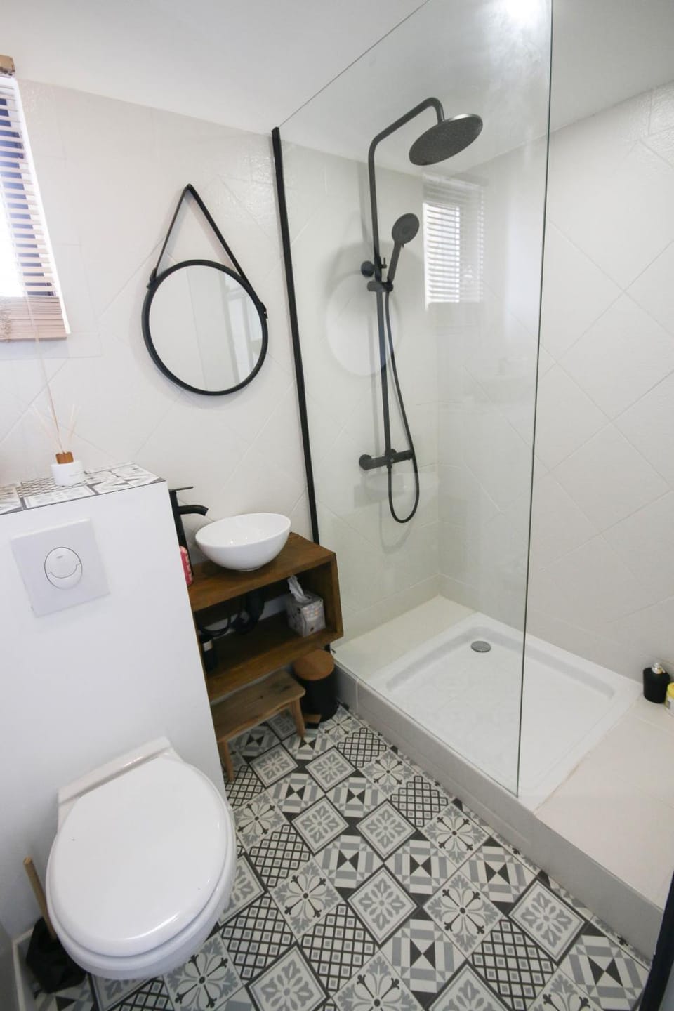 Shower, Toilet