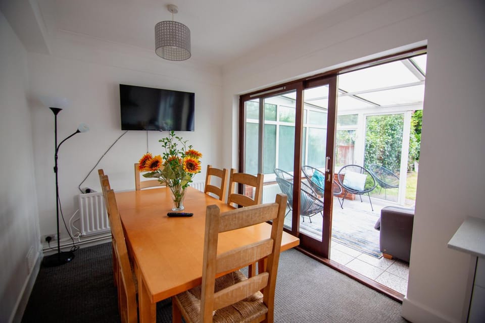 TV and multimedia, Dining area