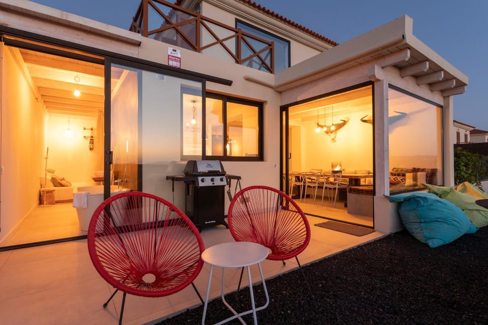 Facade/entrance, Night, Garden, View (from property/room), Balcony/Terrace