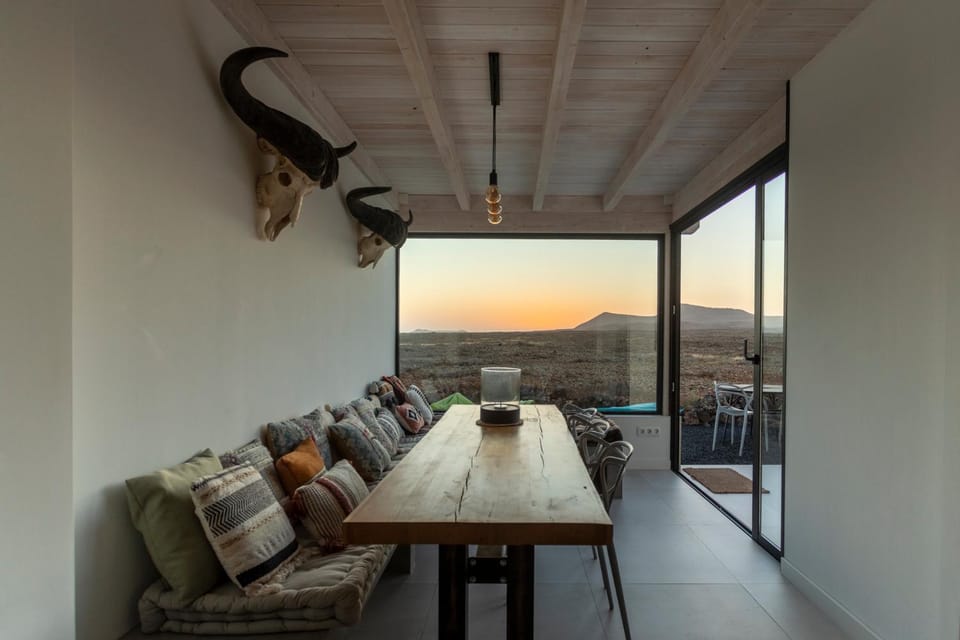Natural landscape, View (from property/room), Balcony/Terrace, Seating area, Dining area, Mountain view