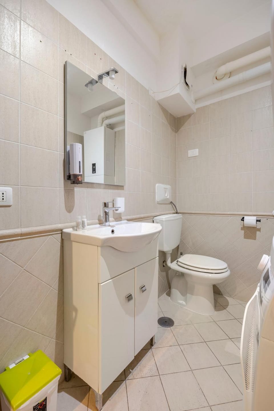 Toilet, Bathroom, towels