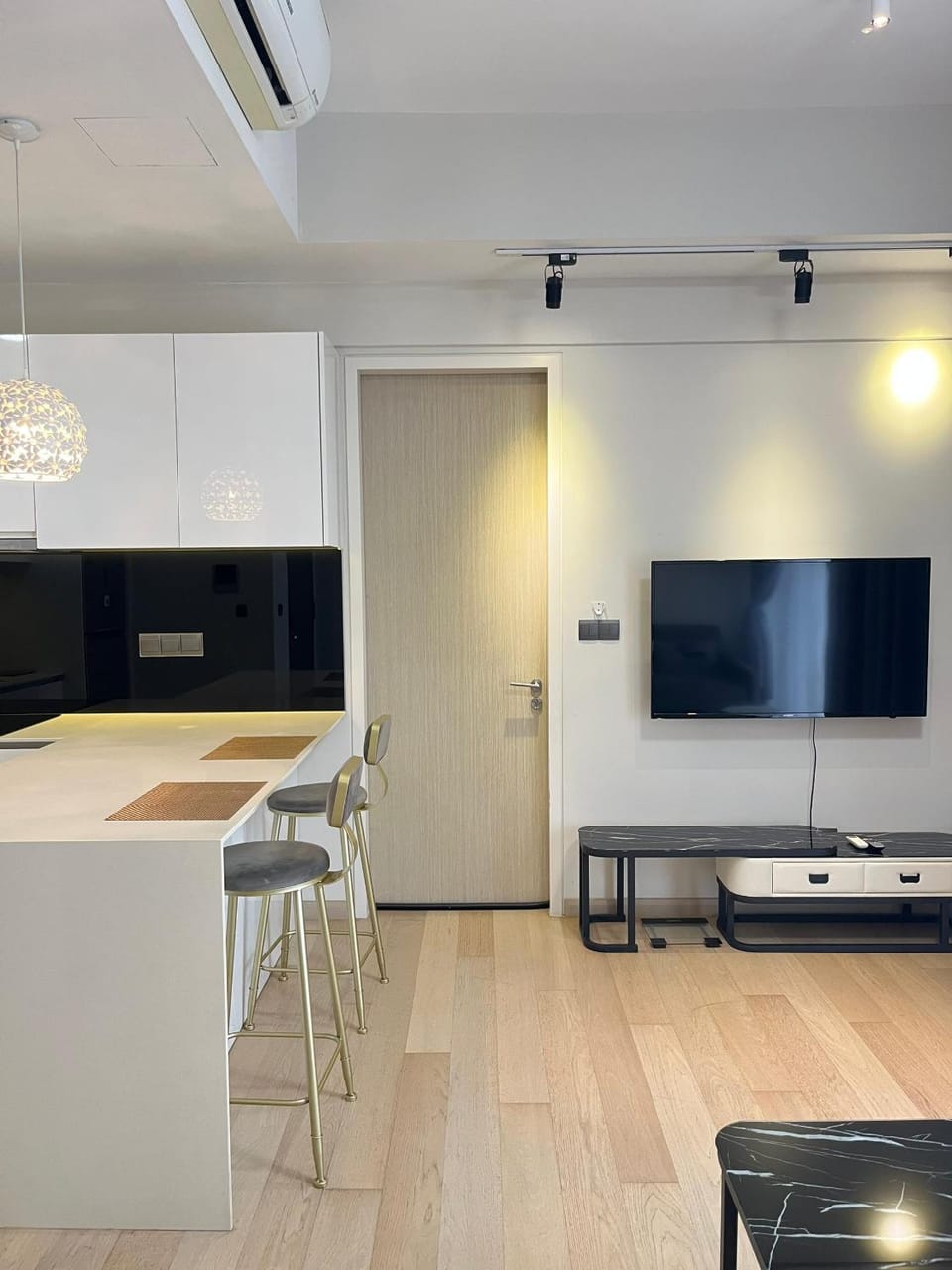TV and multimedia, Kitchen or kitchenette, Dining area