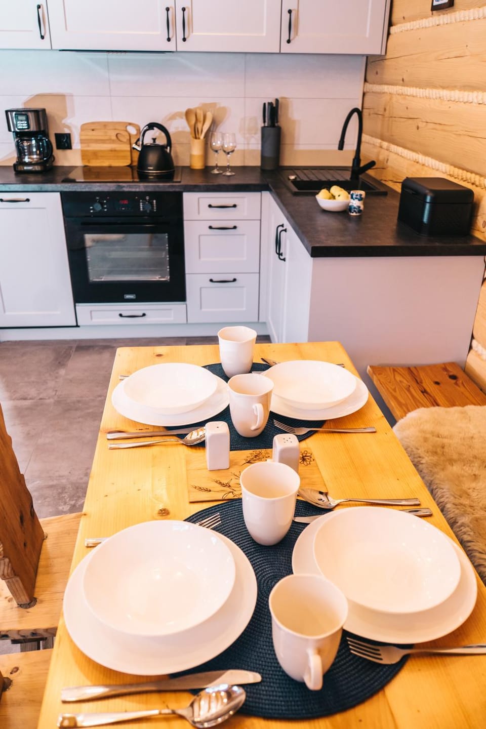 Coffee/tea facilities, Kitchen or kitchenette, Dining area, pet friendly, stove