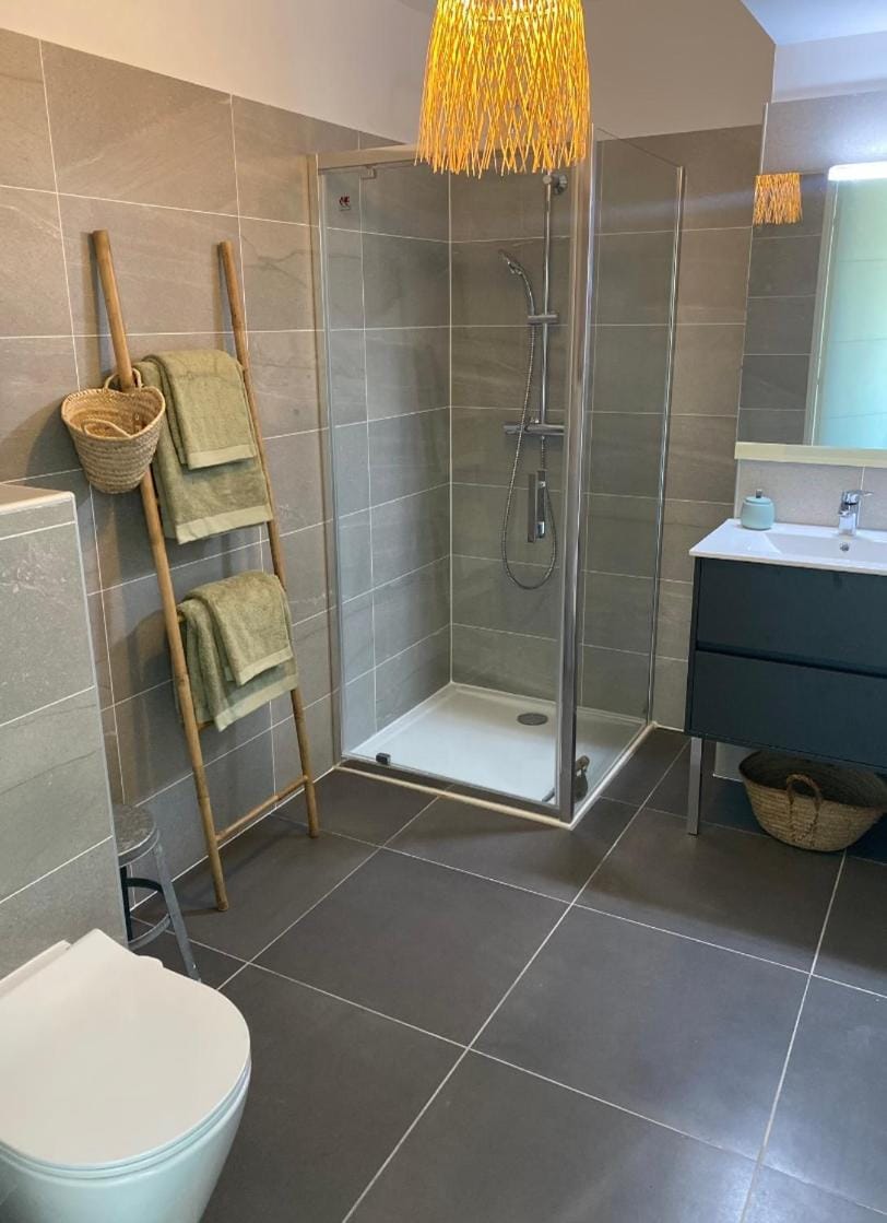 Superbe studio avec piscine entre Cannes & Antibes Apartment in Antibes