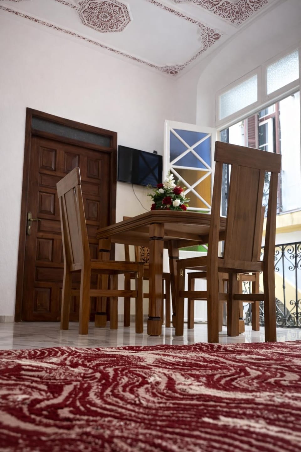 Communal lounge/ TV room, TV and multimedia, Living room, Seating area, Dining area