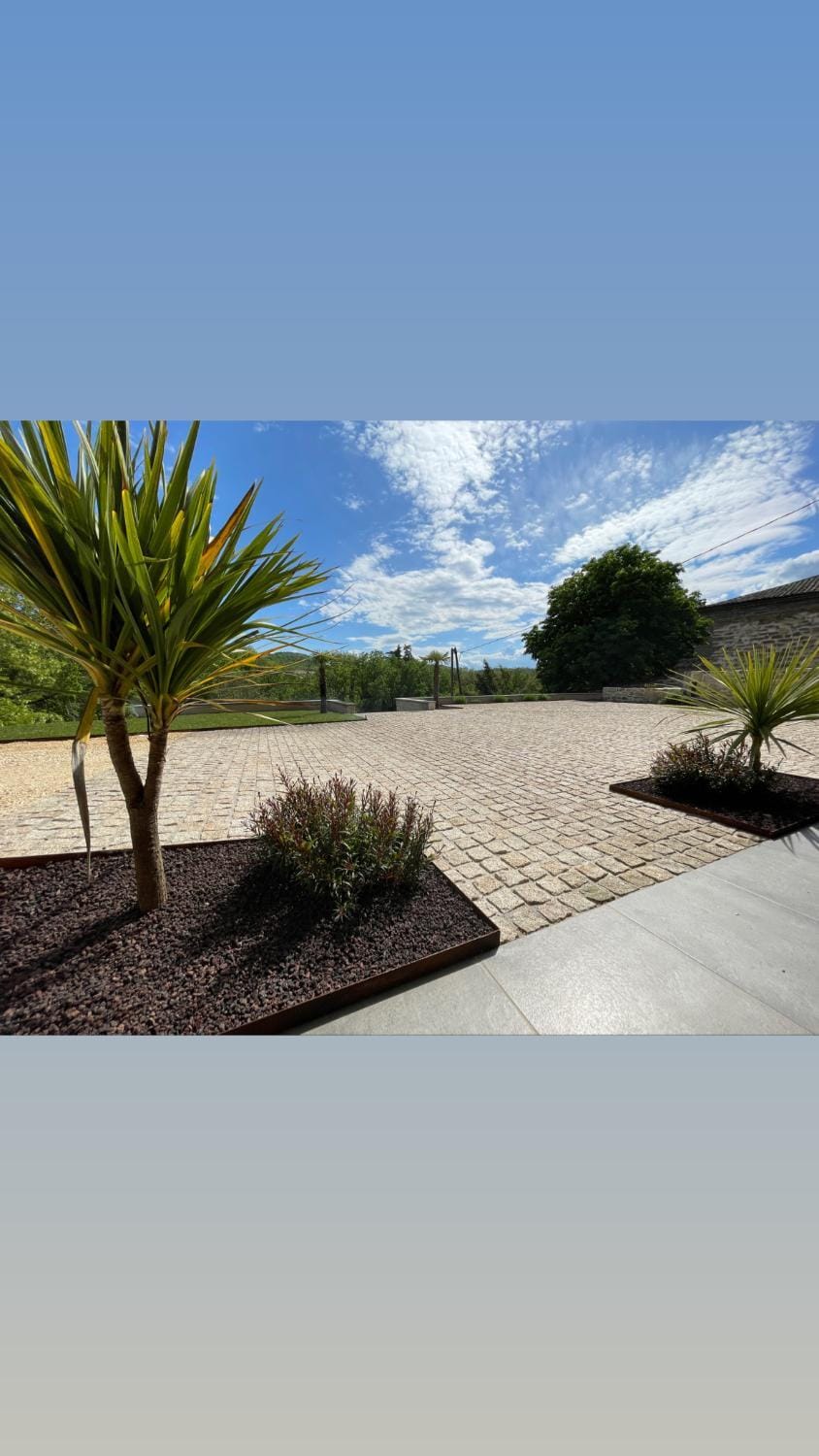 Natural landscape, Balcony/Terrace, Parking