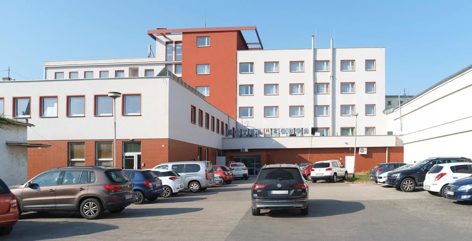 Property building, Neighbourhood