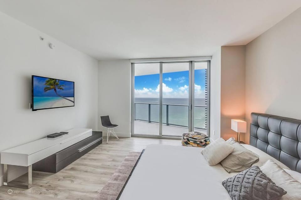Zen Vacation Rentals Ocean front 3 3 MAZAL House in Hollywood Beach