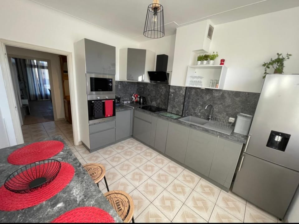 Très grand appartement à 10 min à pied du centre Apartment in Occitanie