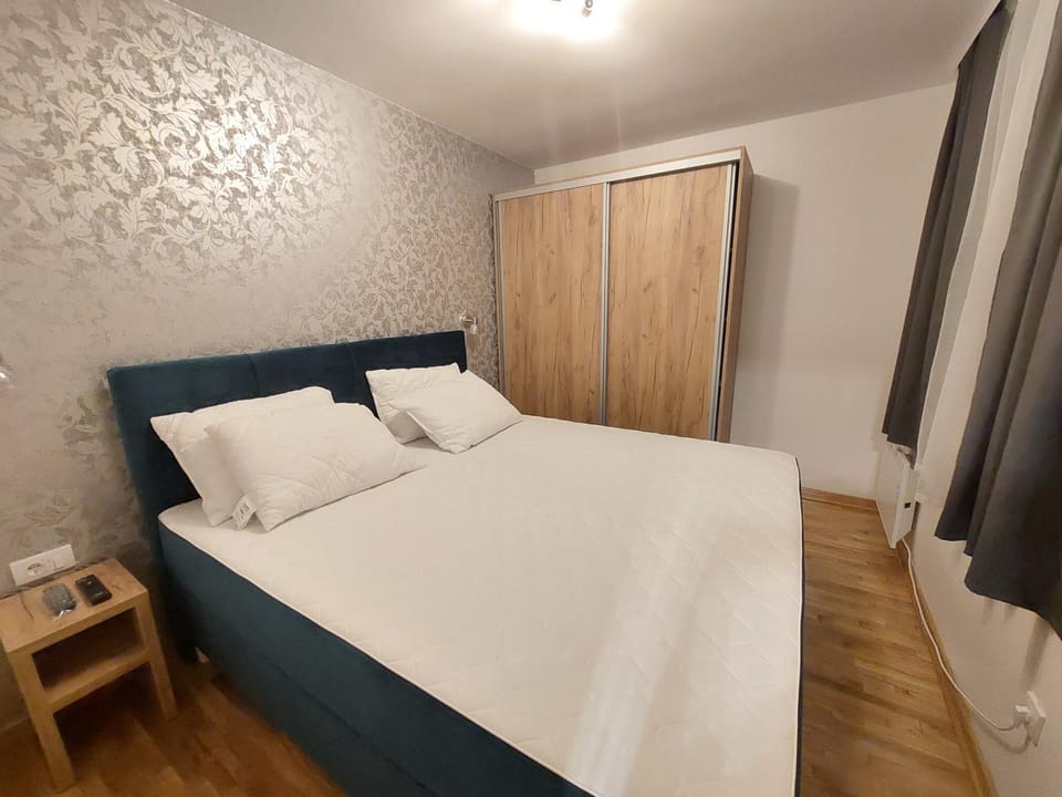 Bedroom, wardrobe