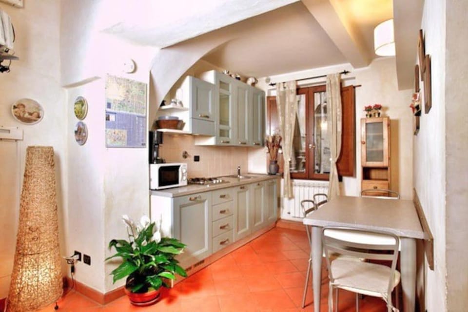 Kitchen or kitchenette, Dining area, dishwasher, minibar, stove