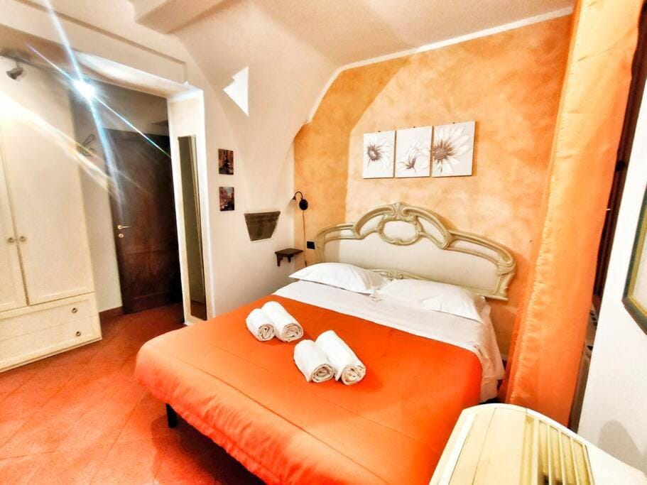 Bed, Photo of the whole room, Bedroom, towels, wardrobe
