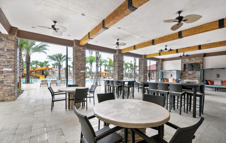 Beautiful 9 bedroom pool home located in the Solterra Resort! home House in Osceola County