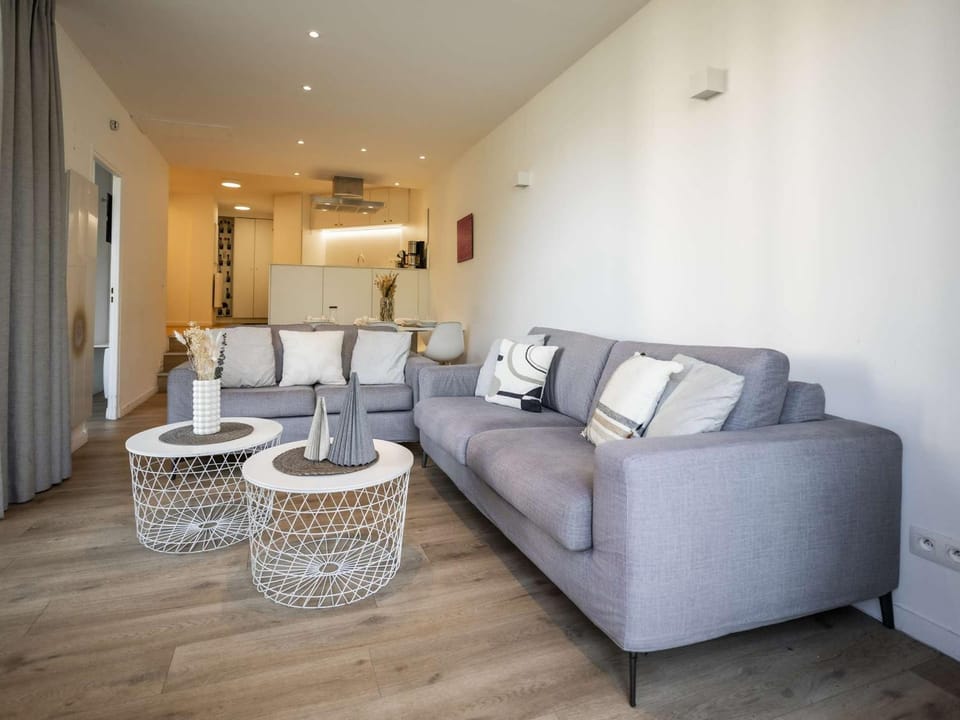 Appart 6 pers. rénové, terrasse sud, ski aux pieds, WiFi, conciergerie - FR-1-545-38 Apartment in Les Allues