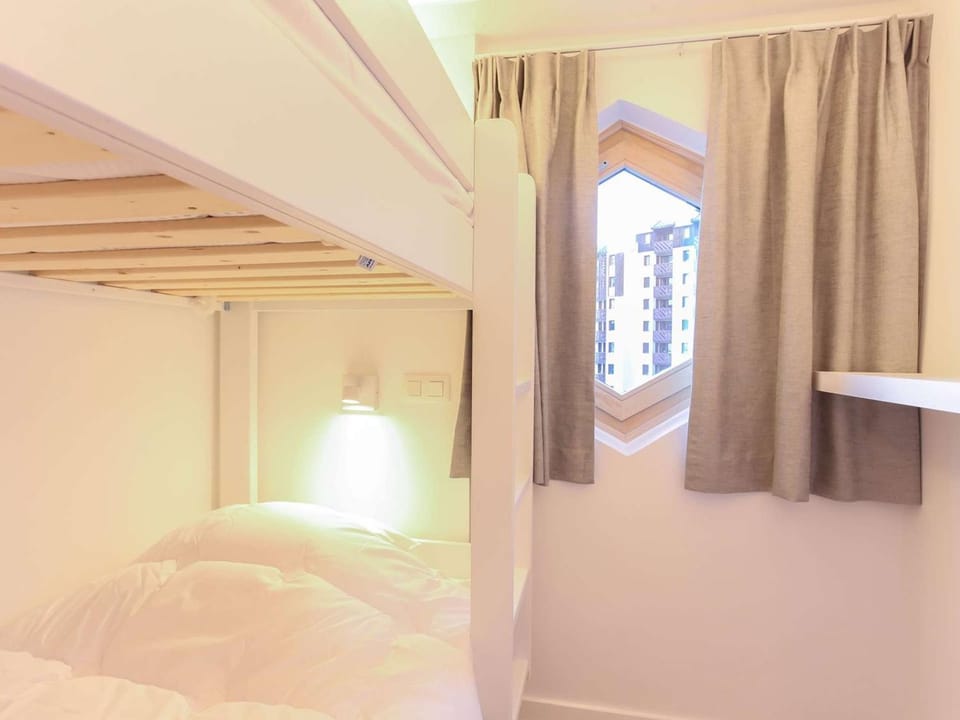 Appart 6 pers. rénové, terrasse sud, ski aux pieds, WiFi, conciergerie - FR-1-545-38 Apartment in Les Allues