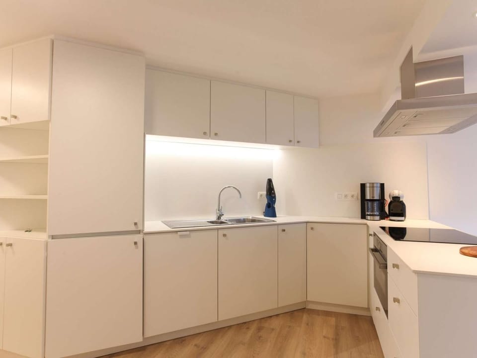 Appart 6 pers. rénové, terrasse sud, ski aux pieds, WiFi, conciergerie - FR-1-545-38 Apartment in Les Allues