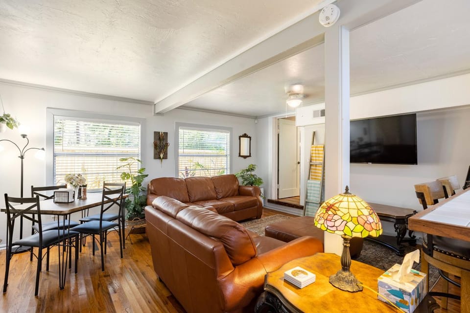TV and multimedia, Living room, Dining area