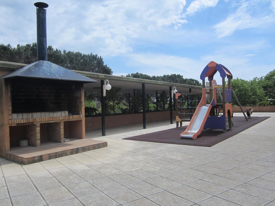 BBQ facilities, Children play ground