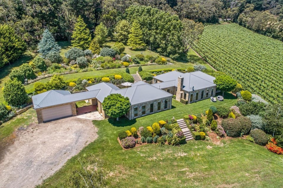 Sandstone Estate - A Boutique Vineyard Retreat House in Red Hill