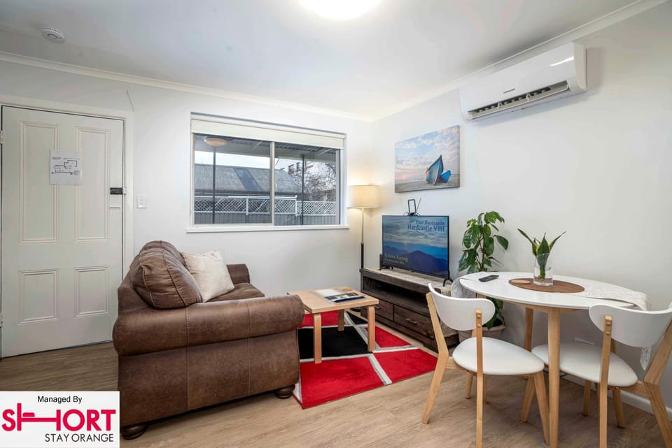TV and multimedia, Living room, Dining area, air conditioner