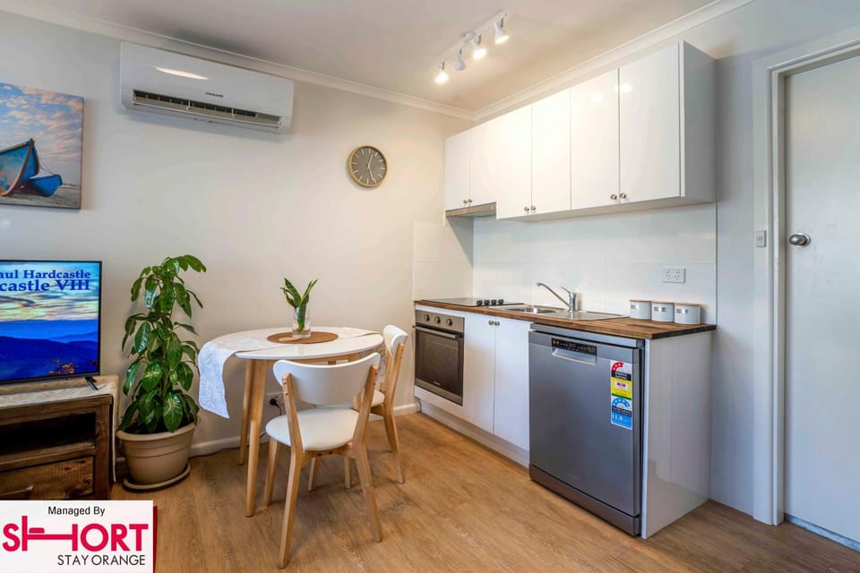 Kitchen or kitchenette, Dining area, dishwasher, oven, stove, air conditioner