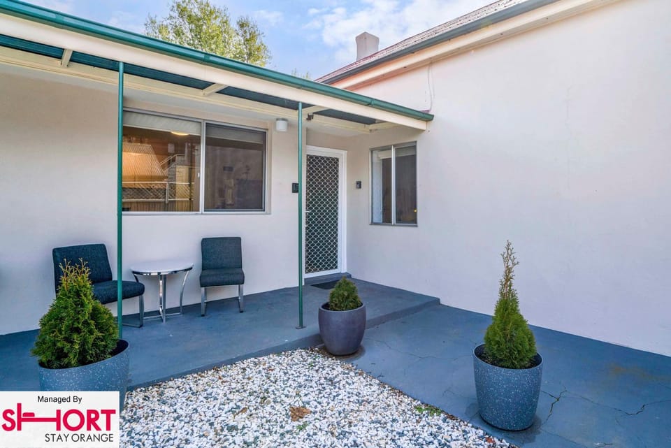 Property building, Patio, Balcony/Terrace