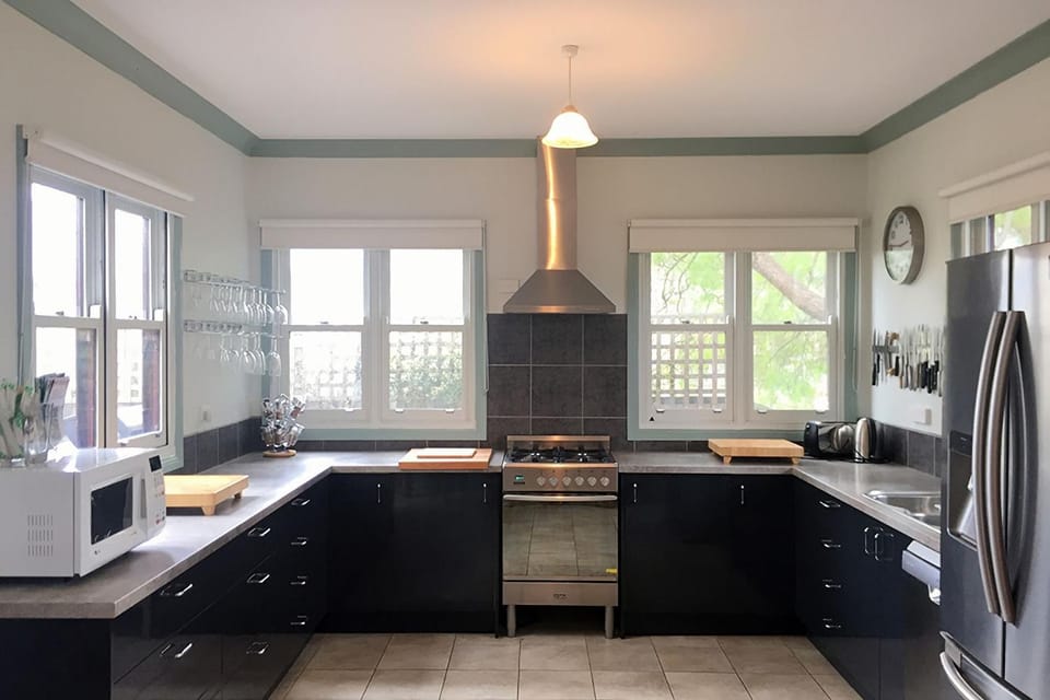 Kitchen or kitchenette, minibar, pet friendly, stove