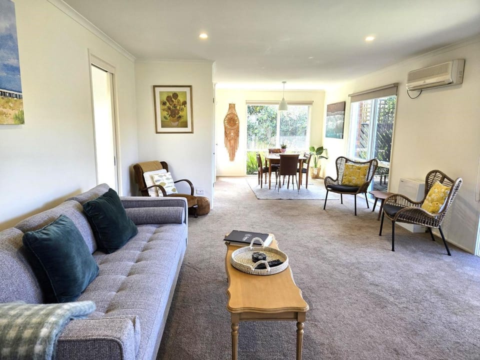 Bay Bright Apartment in Point Lonsdale