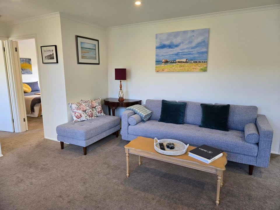 Bay Bright Apartment in Point Lonsdale