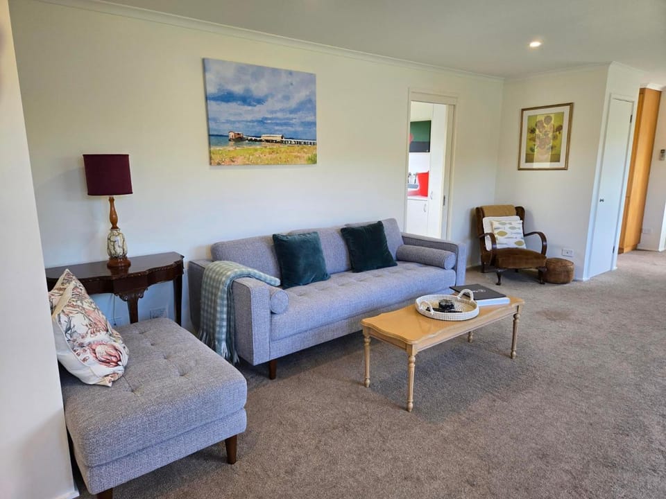 Bay Bright Apartment in Point Lonsdale