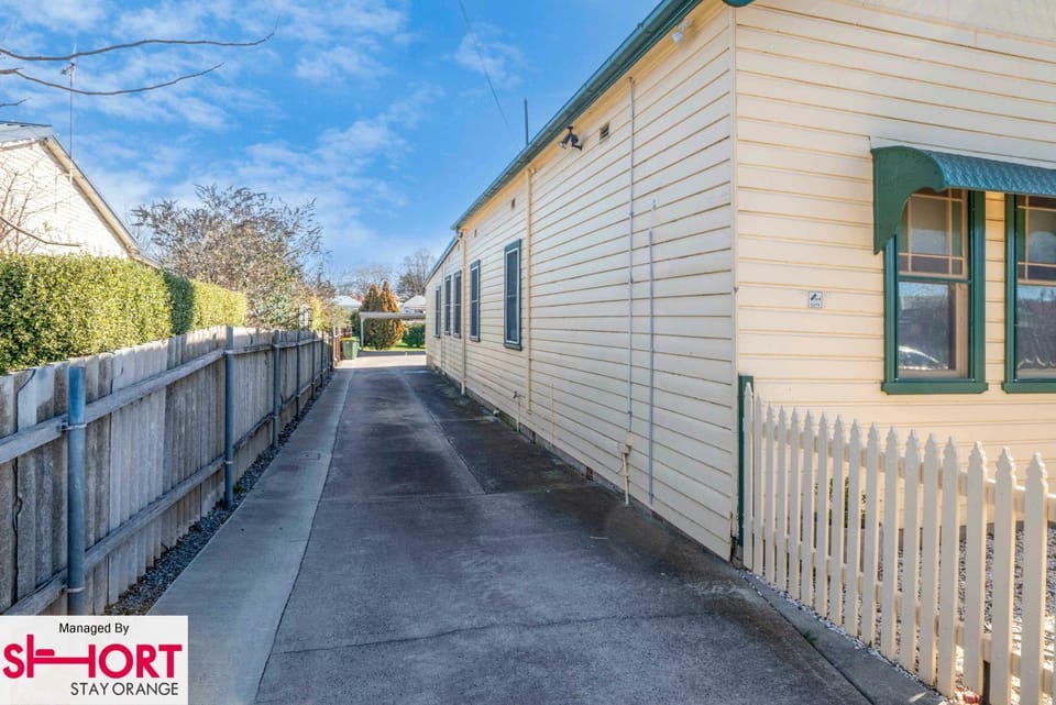 Property building, Street view, Parking