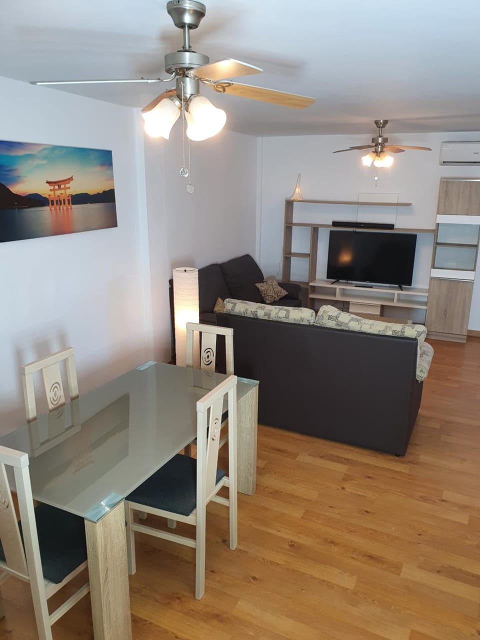 1F, Aire Acond, 85m2, 2 dormit mas sofá cama, 6 huéspedes, WIFI gratis Apartment in Andalusia