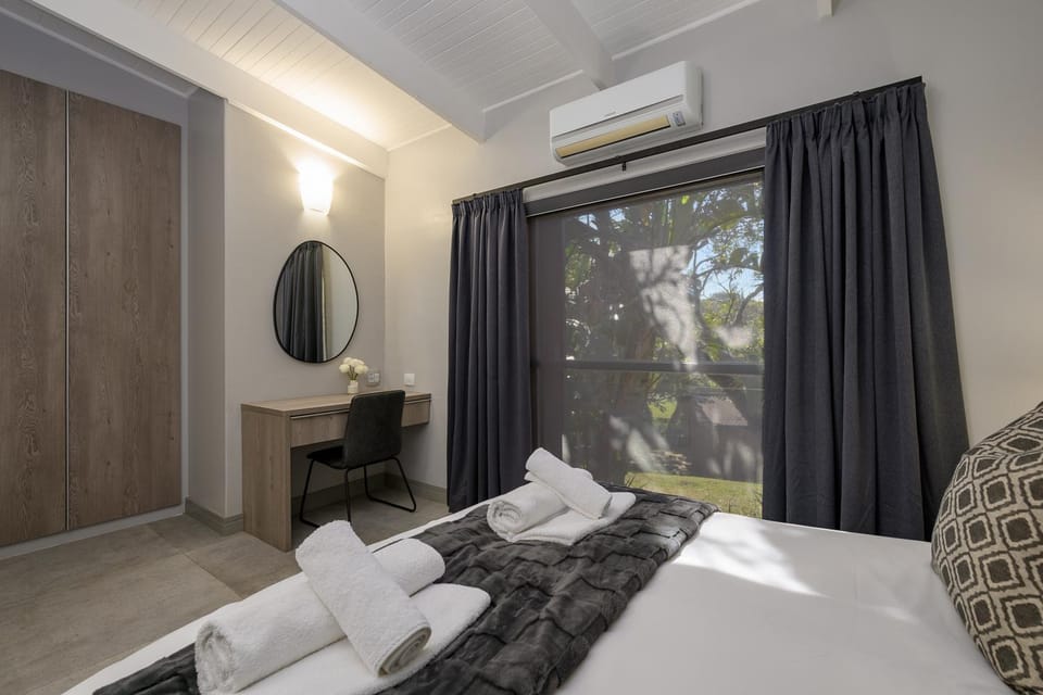 Bedroom, wardrobe, air conditioner