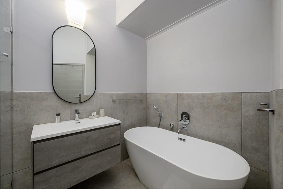 Bathroom, Bath
