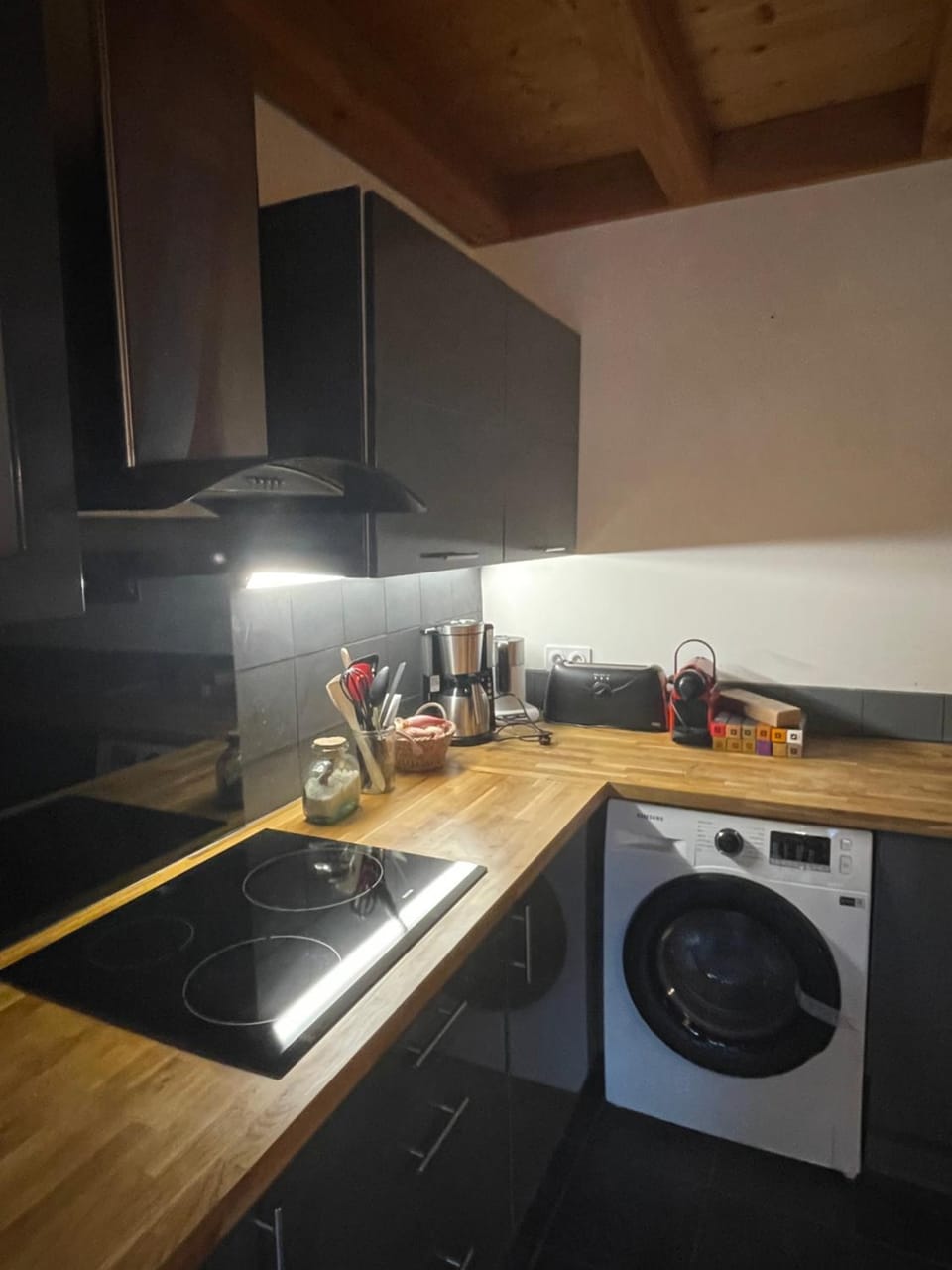 Coffee/tea facilities, stove