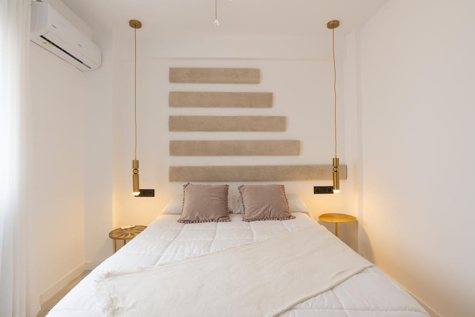 NUEVO Estacion Central PLAYA 3 Dorm AC Apartment in Malaga