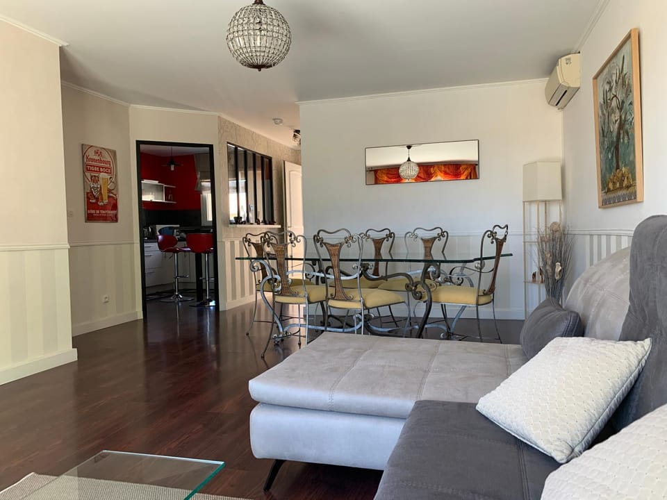 Communal lounge/ TV room, Seating area, Dining area