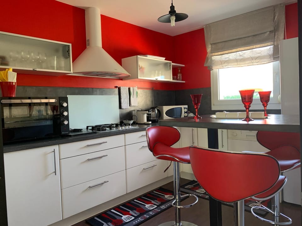 Kitchen or kitchenette, Kitchen or kitchenette, Dining area, dishwasher, minibar, pet friendly, stove, toaster